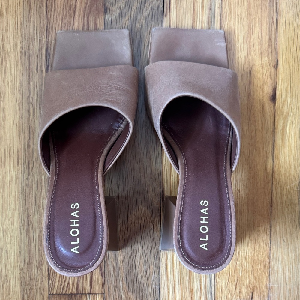 ALOHAS Women's Tan Mules